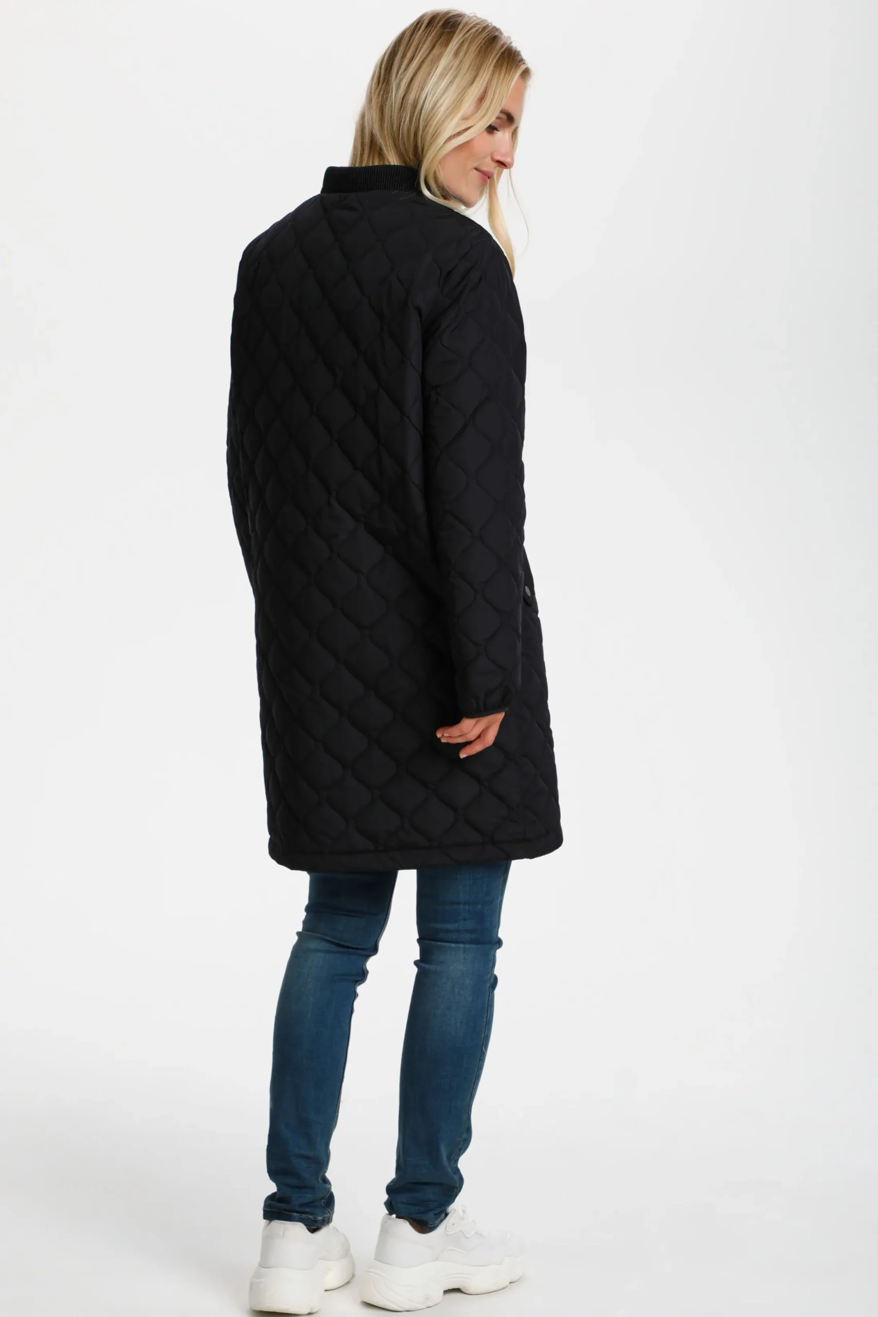 ArwenCR Outerwear