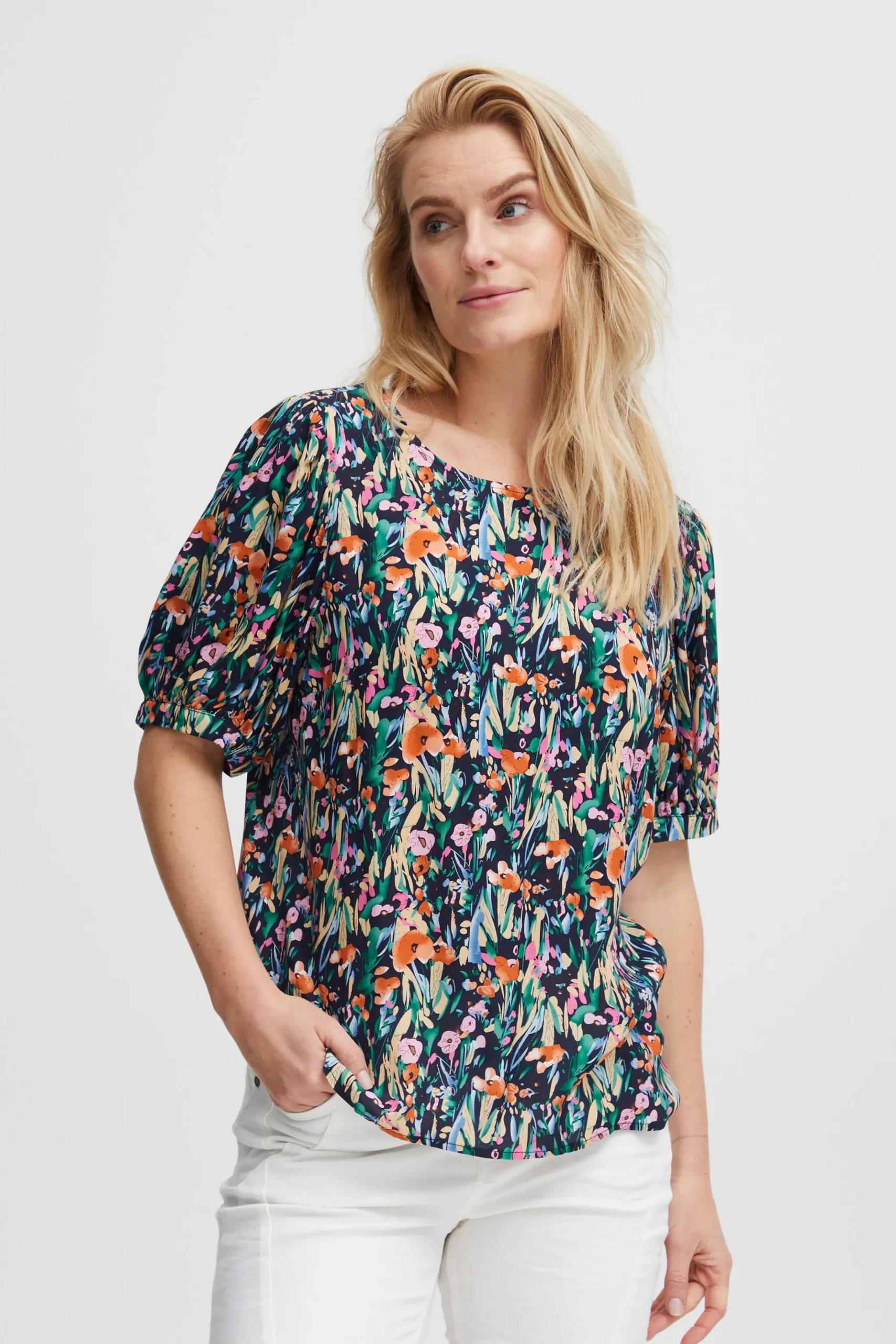 Blouse with short sleeve