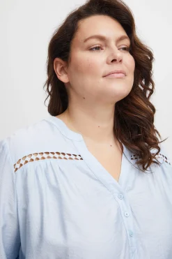 Blouse with short sleeve