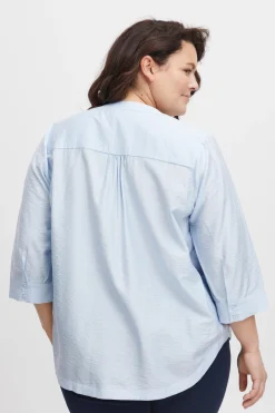 Blouse with short sleeve