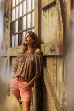 Blouse with short sleeve
