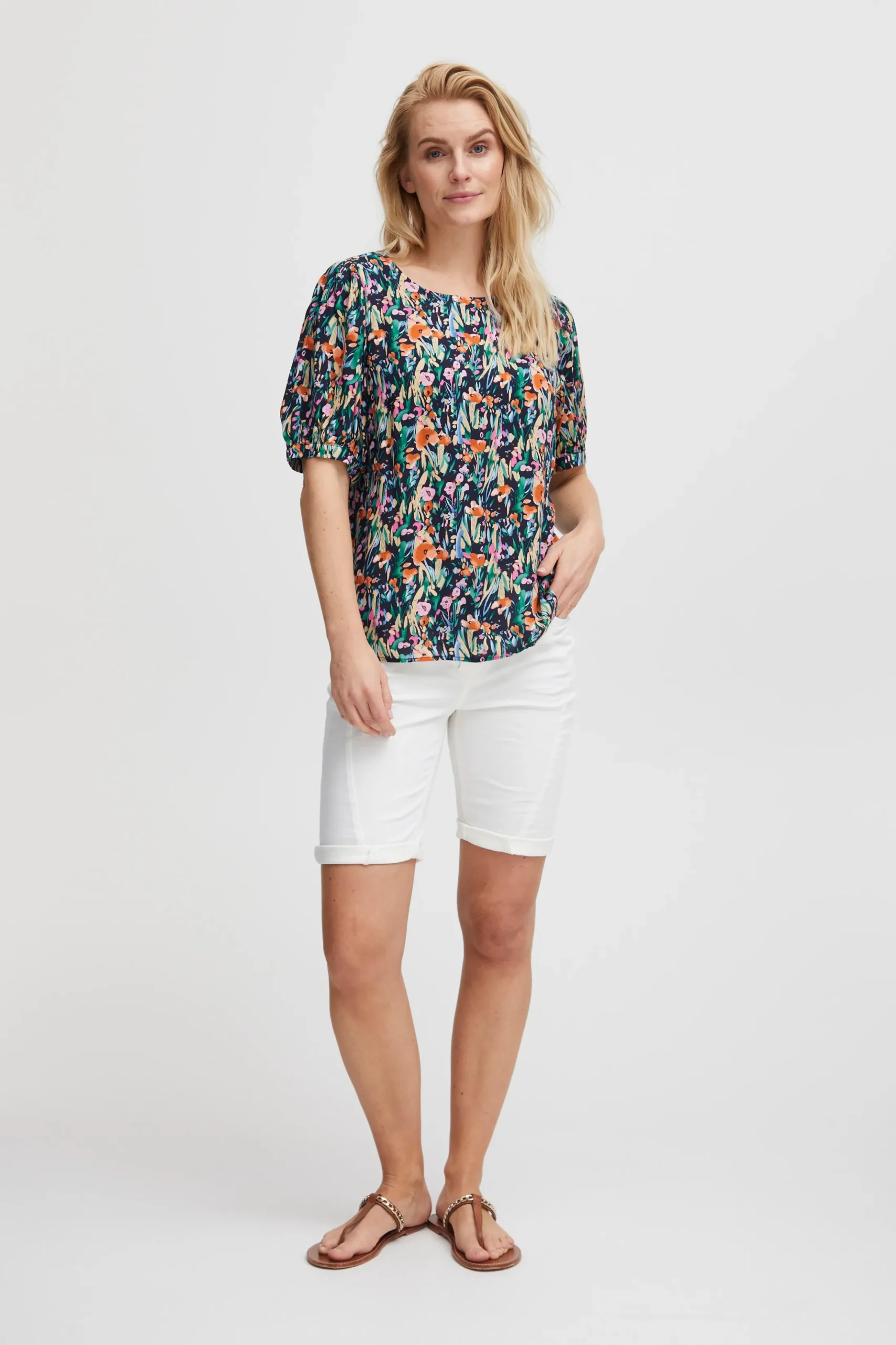 Blouse with short sleeve
