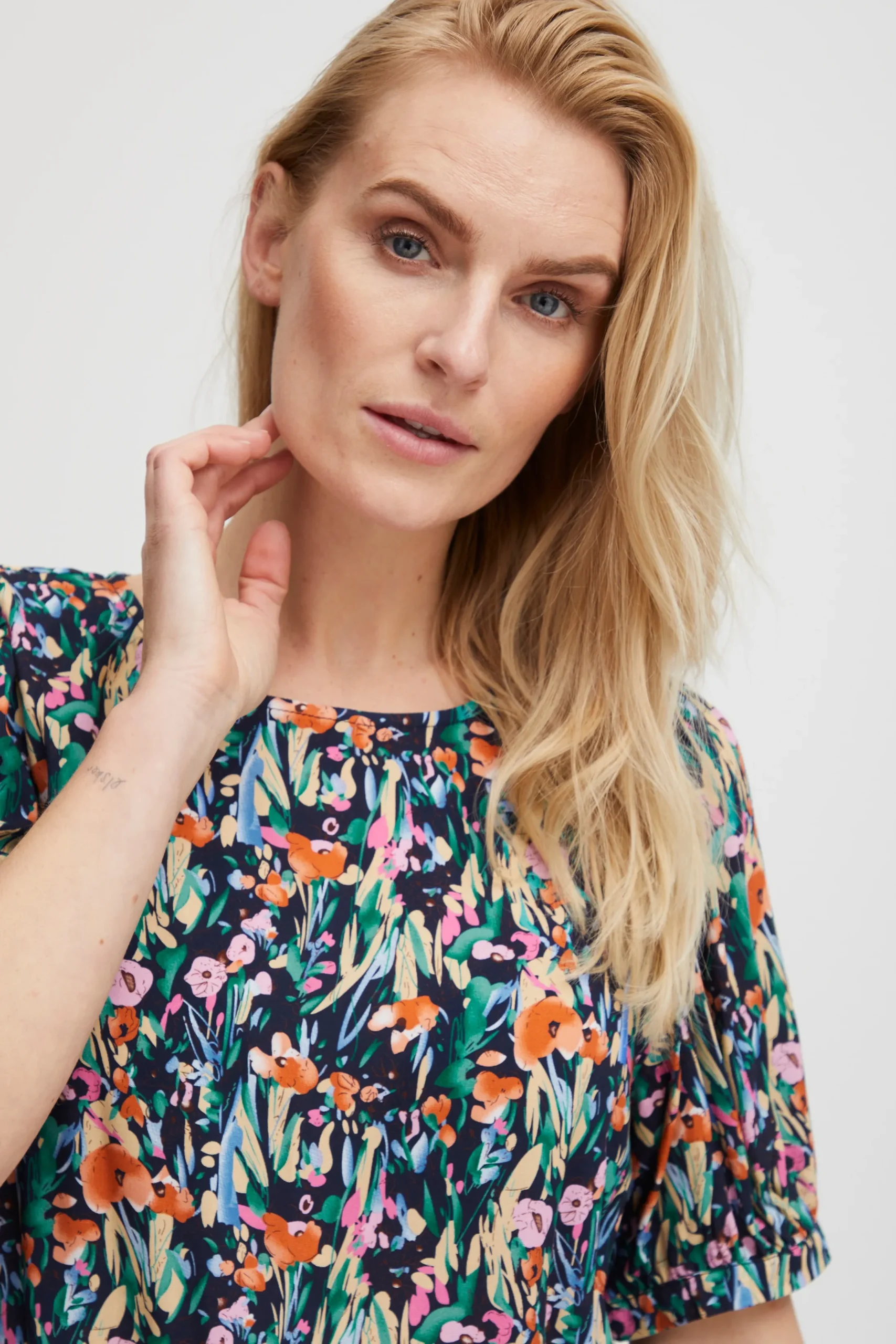 Blouse with short sleeve