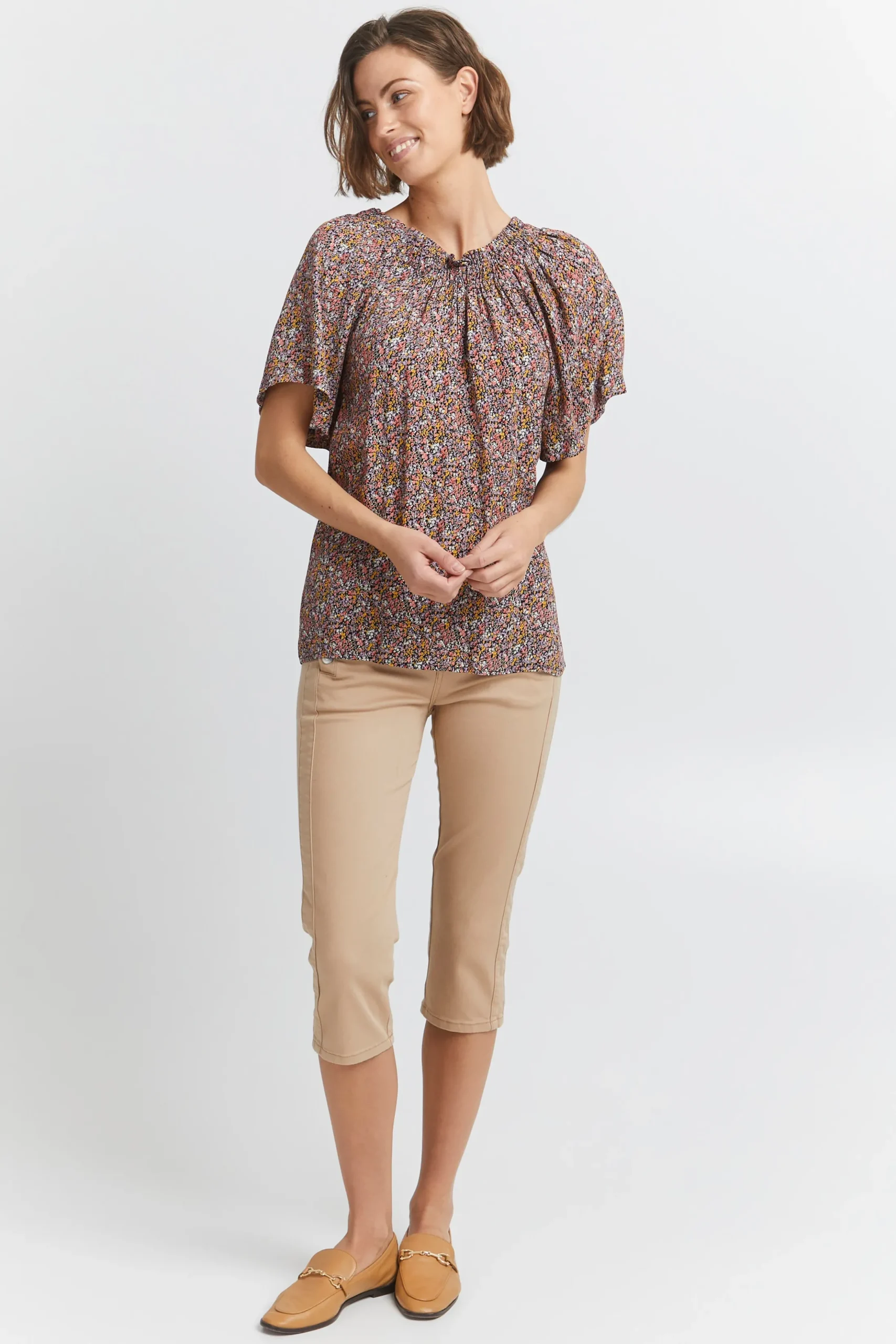Blouse with short sleeve