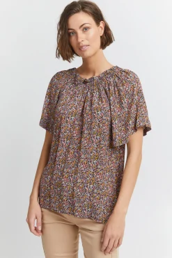 Blouse with short sleeve