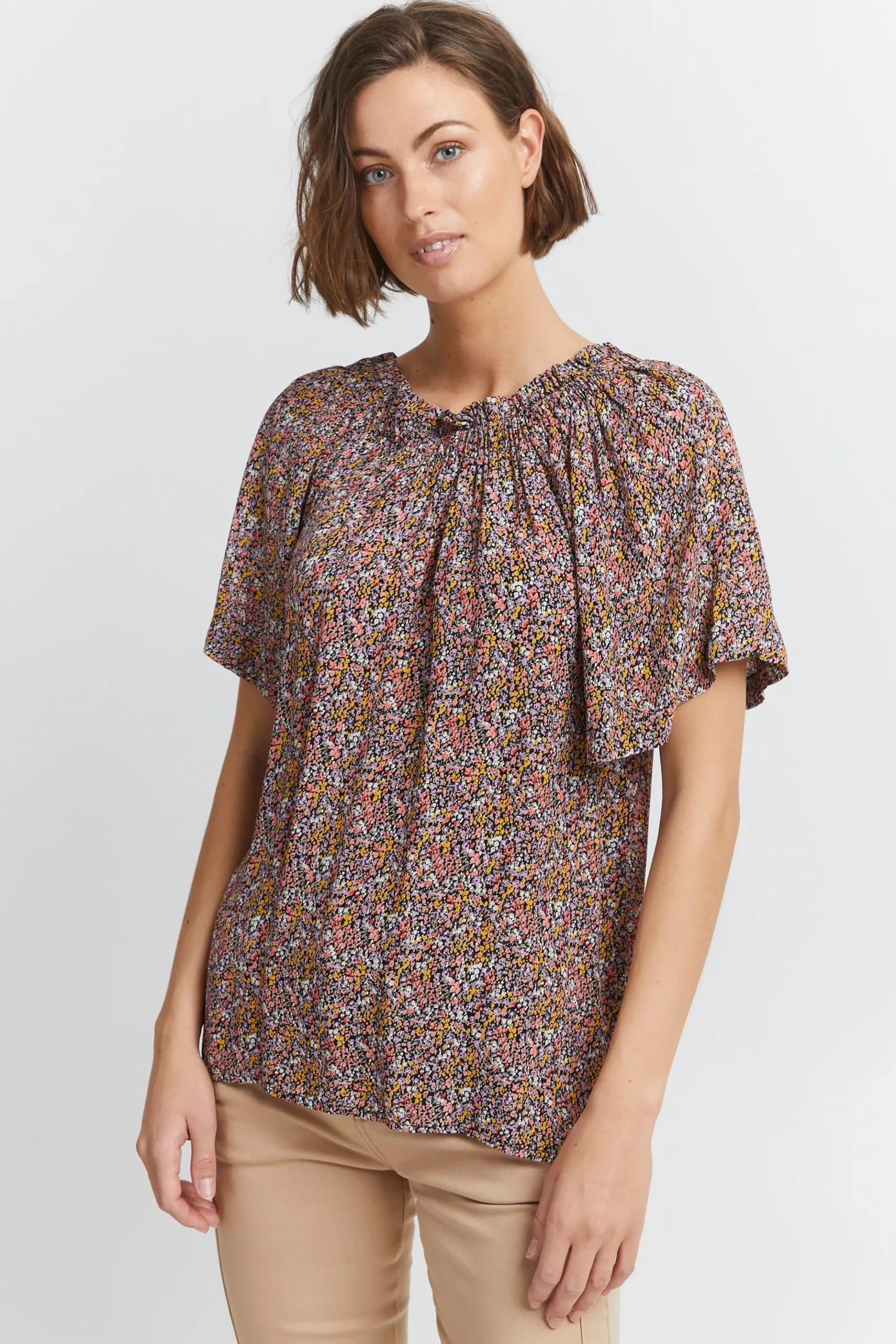 Blouse with short sleeve