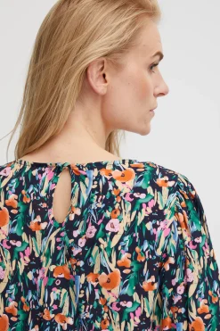 Blouse with short sleeve