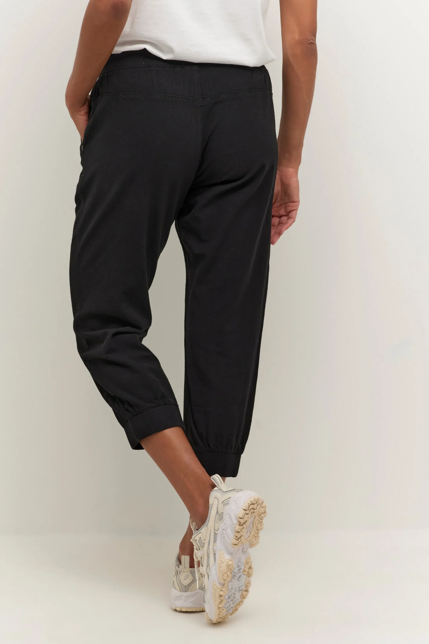 Capri pants