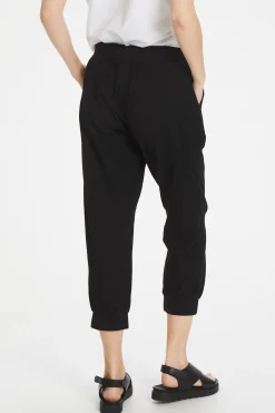 Capri pants
