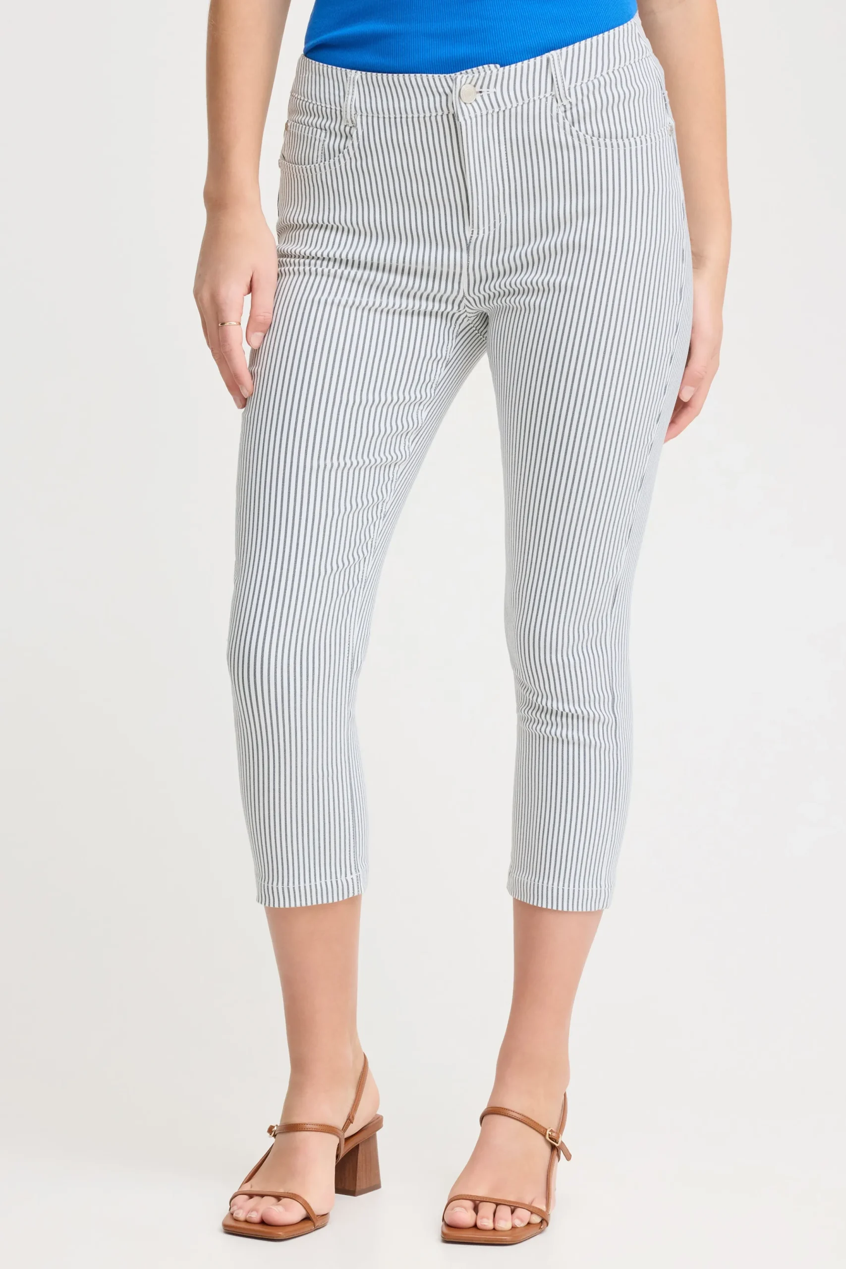 FRENA Capri pants