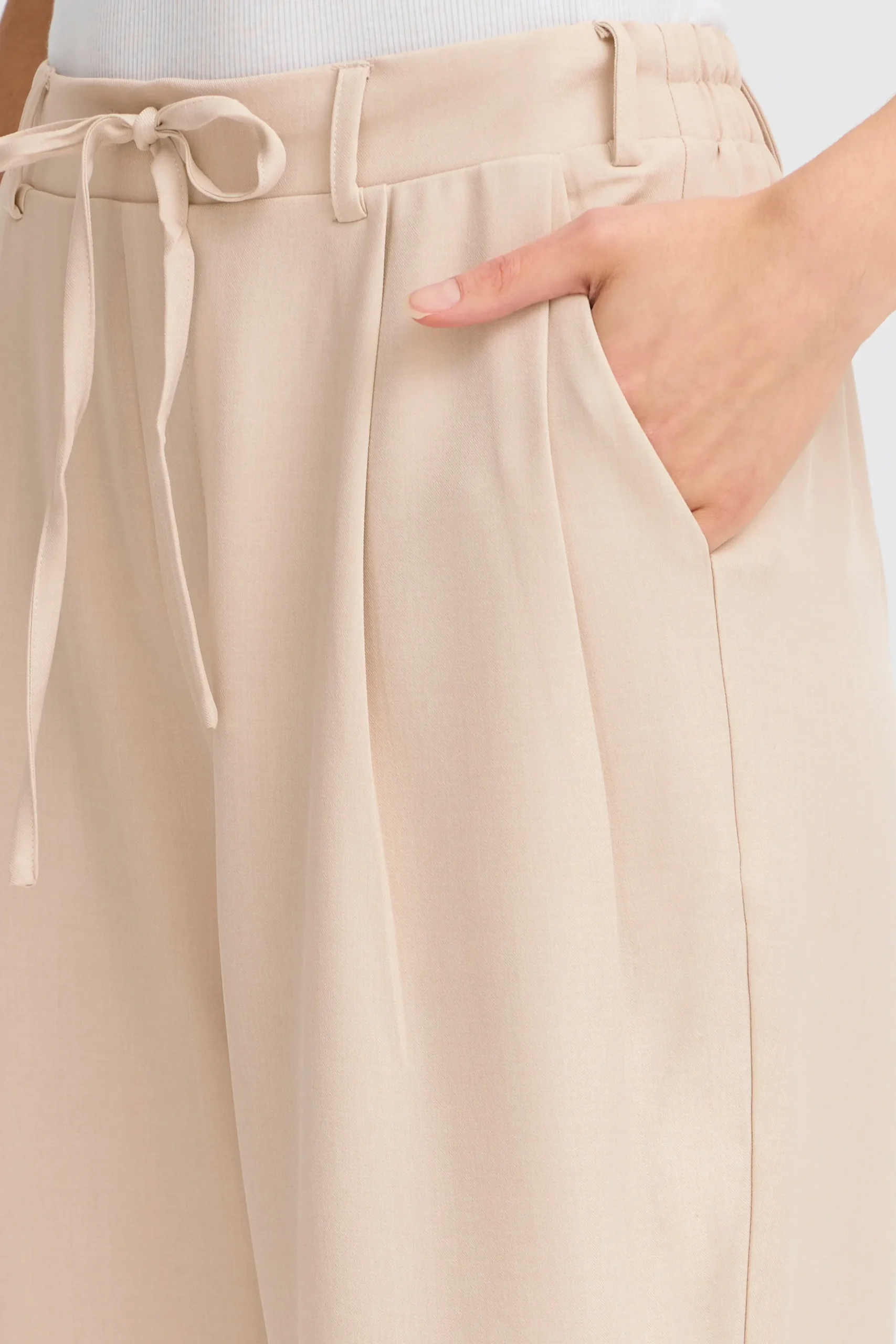 FRMAREENA Trousers