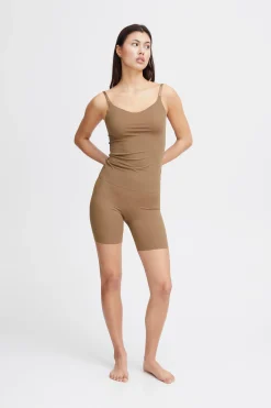IASIV Shorts