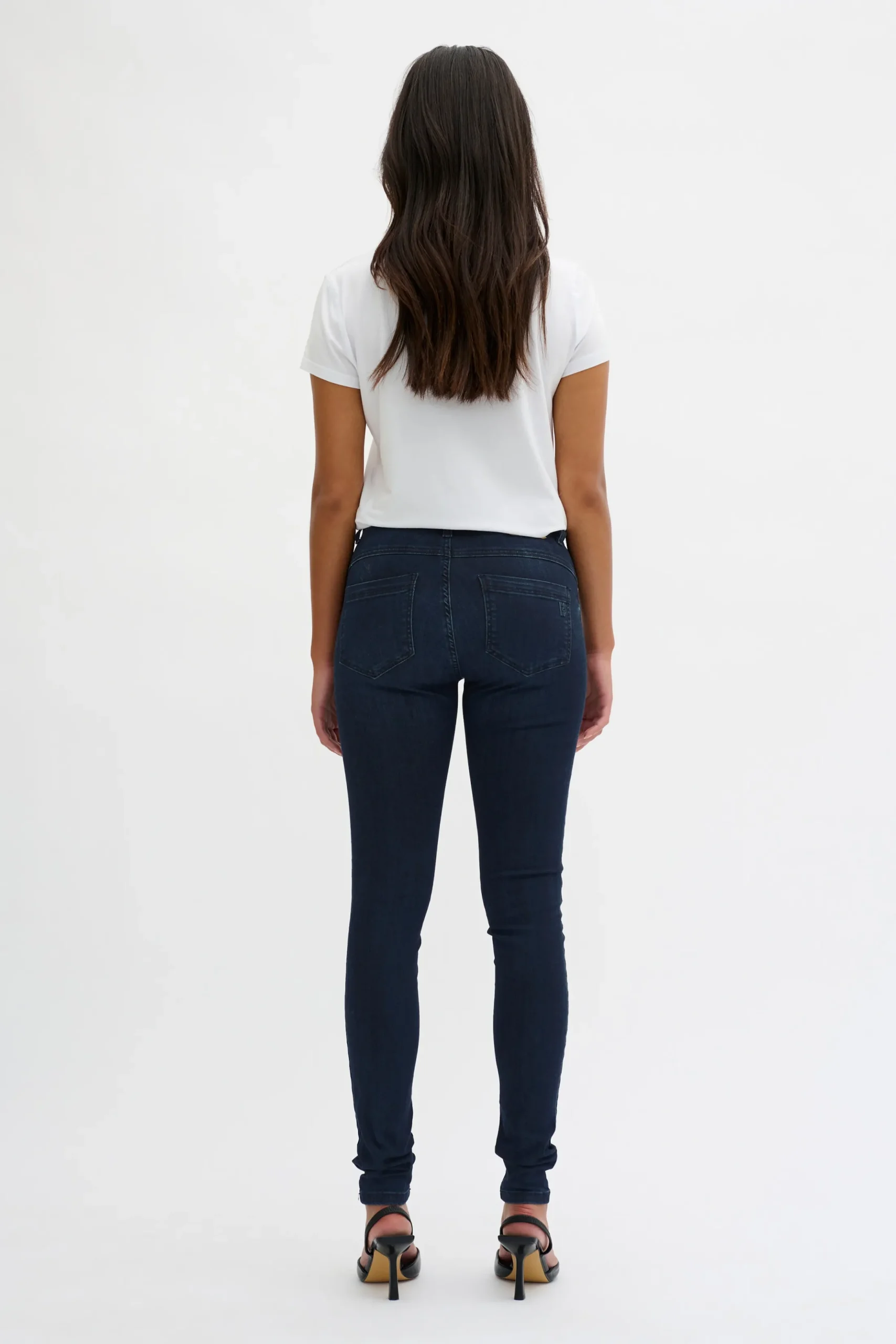 32 Jeans