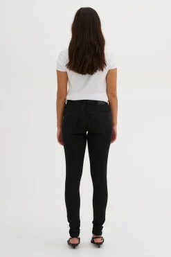 32 Jeans