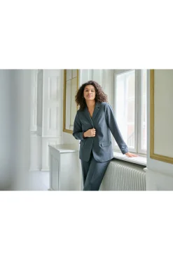 KCsakira Blazer