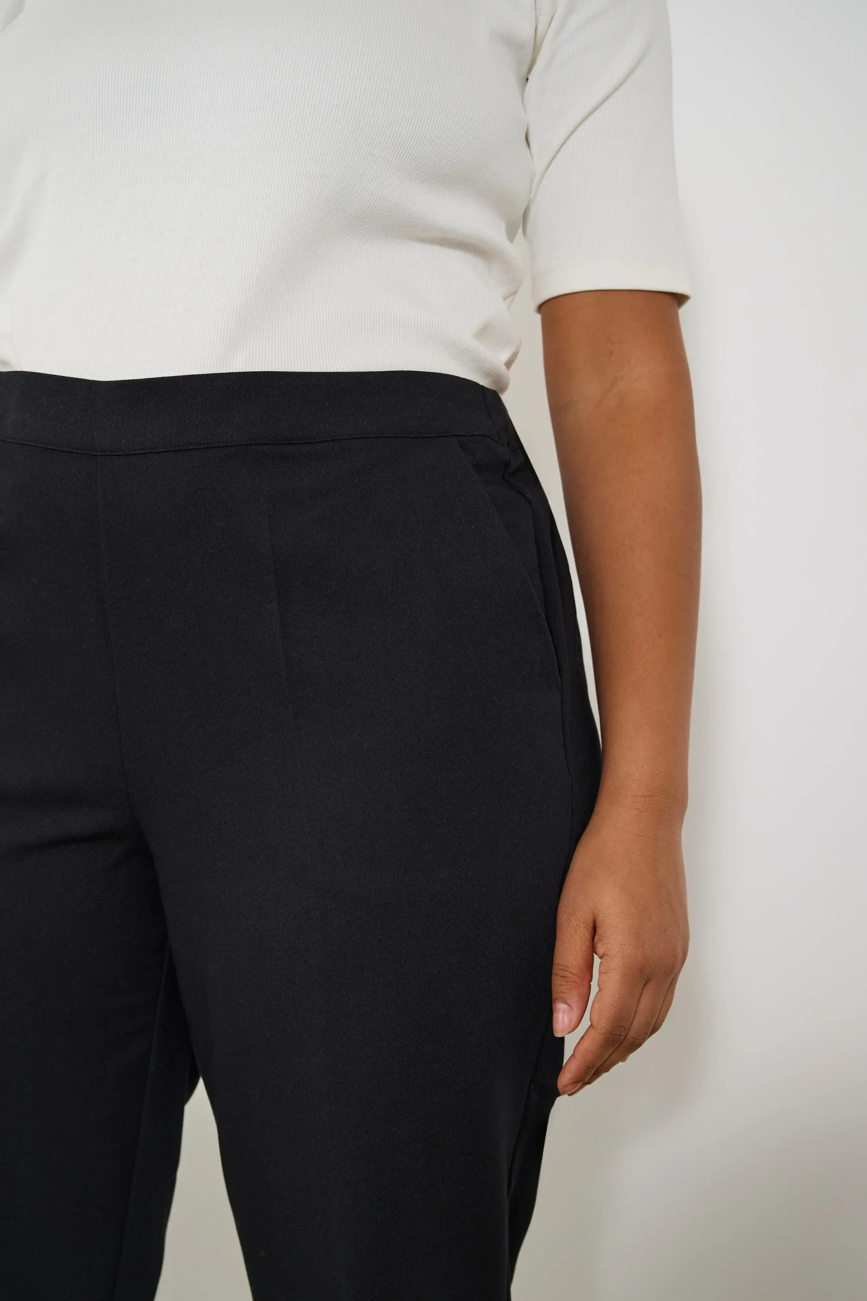 KCsakira Trousers