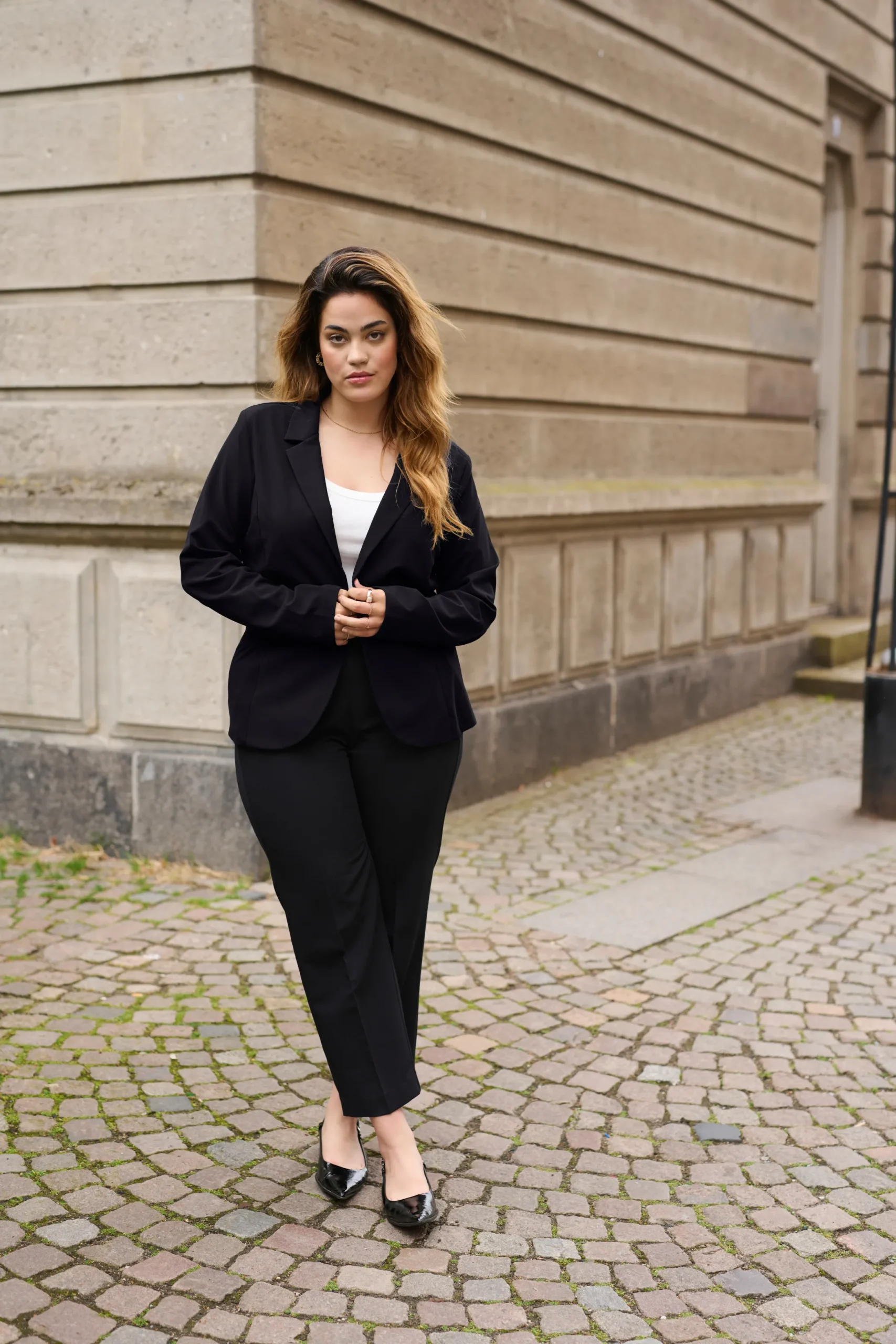 KCsakira Trousers