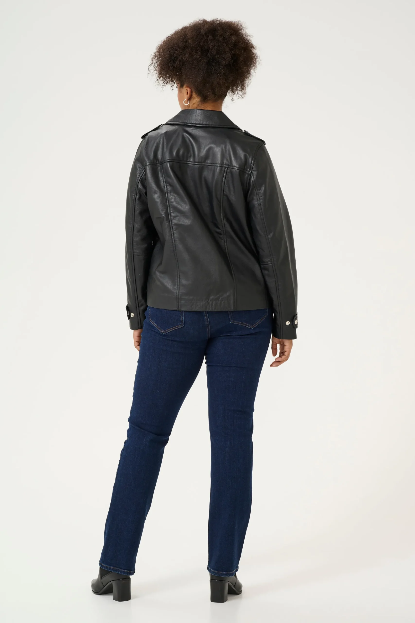 KCsuena Outerwear