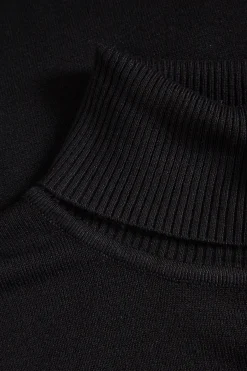 Knit pullover