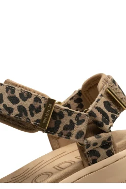 Line Sandal