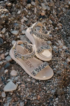 Line Sandal