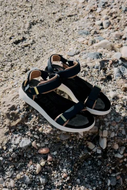 Line Sandal