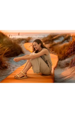 Line Sandal