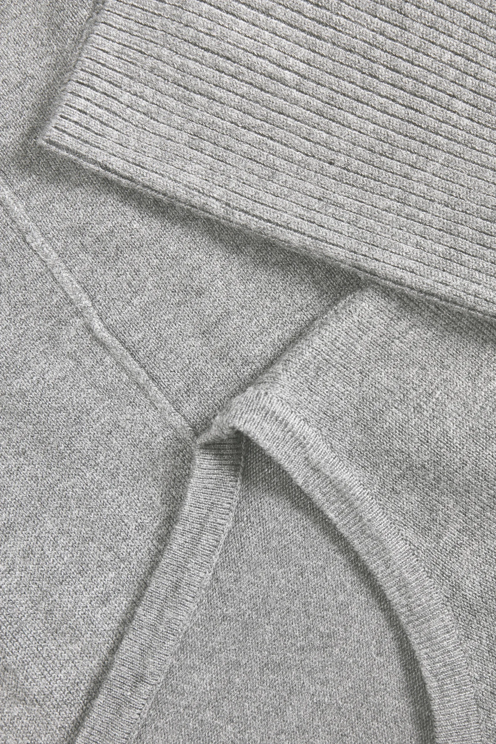 MilaSZ R-Neck Pullover