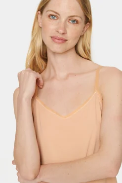 T6540, Dress